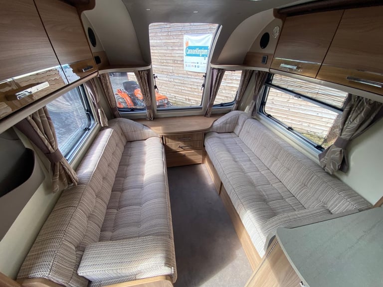 BAILEY UNICORN VALENCIA - 2015 - FIXED BED - 4 BERTH - MOVER - PRISTINE 