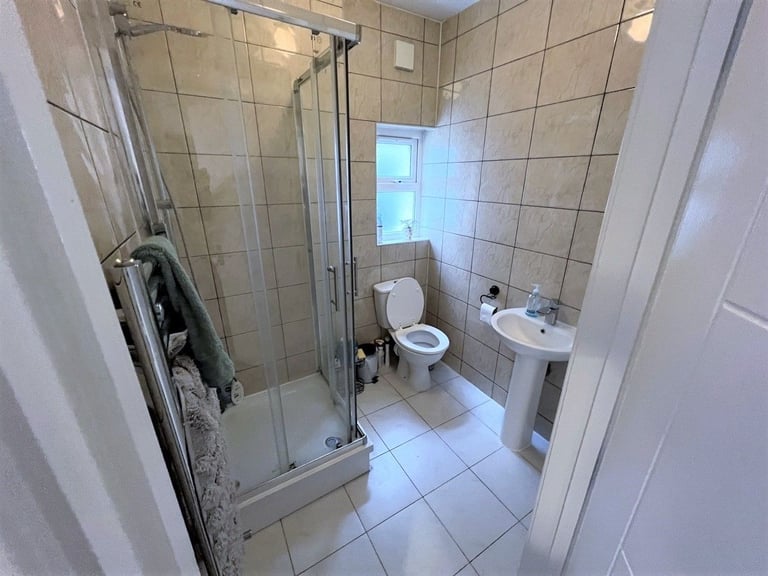 4 bedroom house in WATFORD WAY, HENDON, NW4 4XA