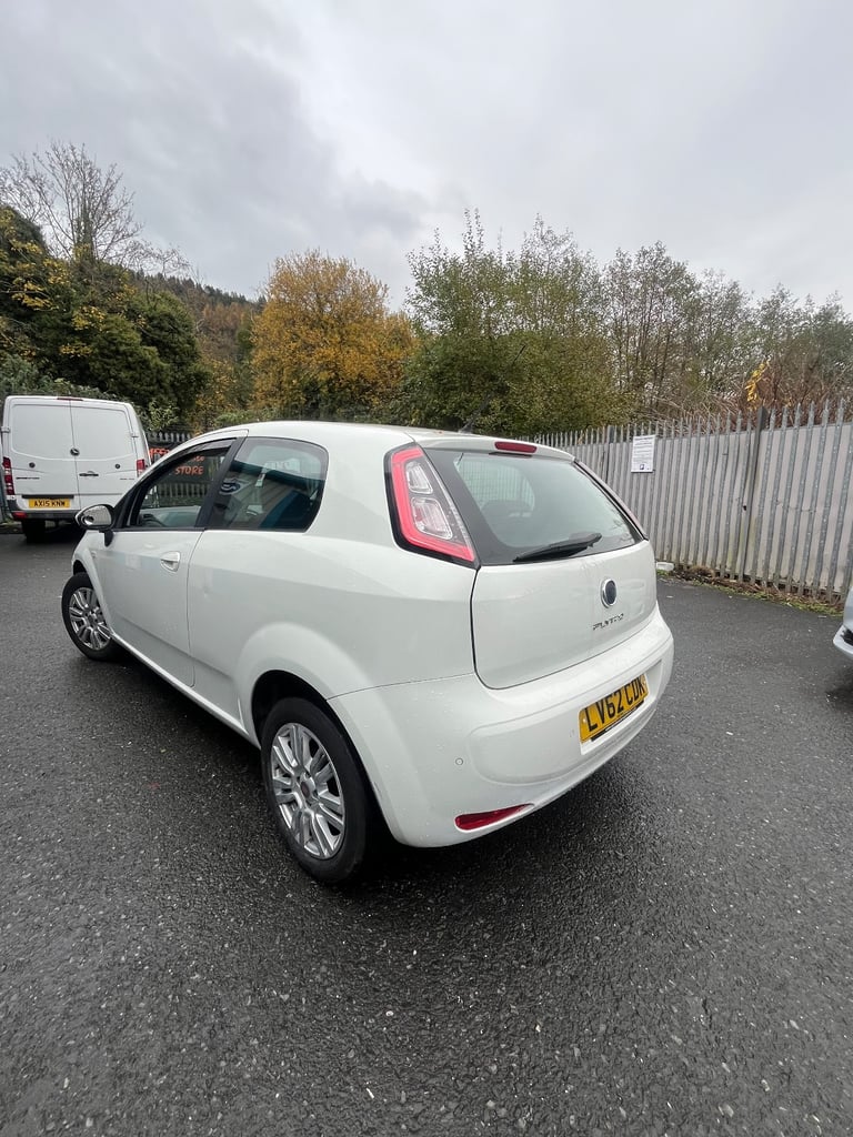 Fiat, PUNTO, Hatchback, 2012, Manual, 1242 (cc), 3 doors