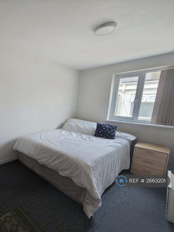 6 bedroom flat in Cardiff, Cardiff, CF24 (6 bed) (#2663201)