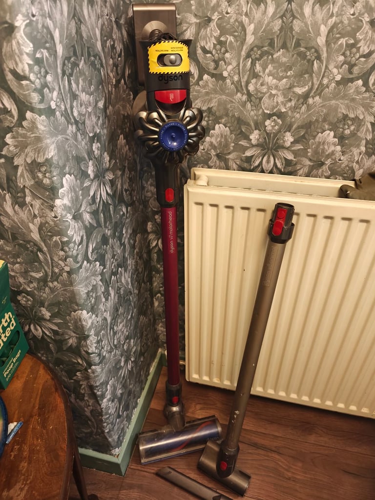 image for Dyson V8 Hoover (Spare or repairs) 