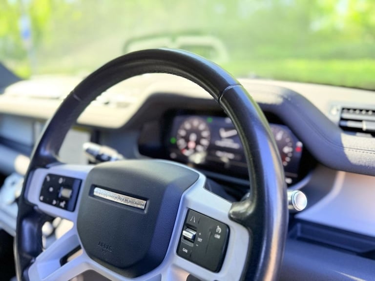 2020 Land Rover Defender 2.0 SD4 SE SUV 5dr Diesel Auto 4WD Euro 6 (s/s) (240 ps) ESTATE Diesel A...