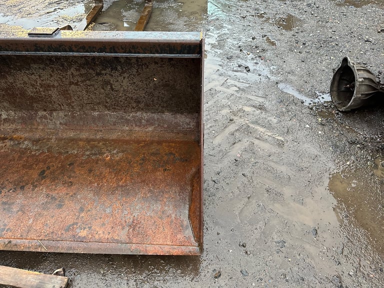 Manitou telehandler bucket