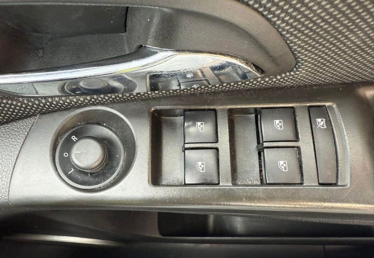 Chevrolet, CRUZE, Hatchback, 2011, Other, 1598 (cc), 5 doors