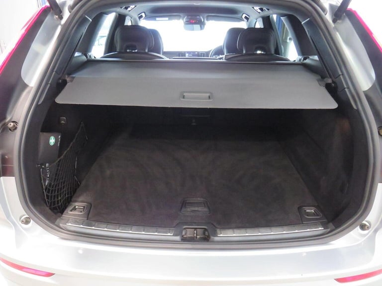 VOLVO XC60 2.0 D4 R-Design Auto AWD Euro 6 (s/s) 5dr Silver Auto Diesel 2018