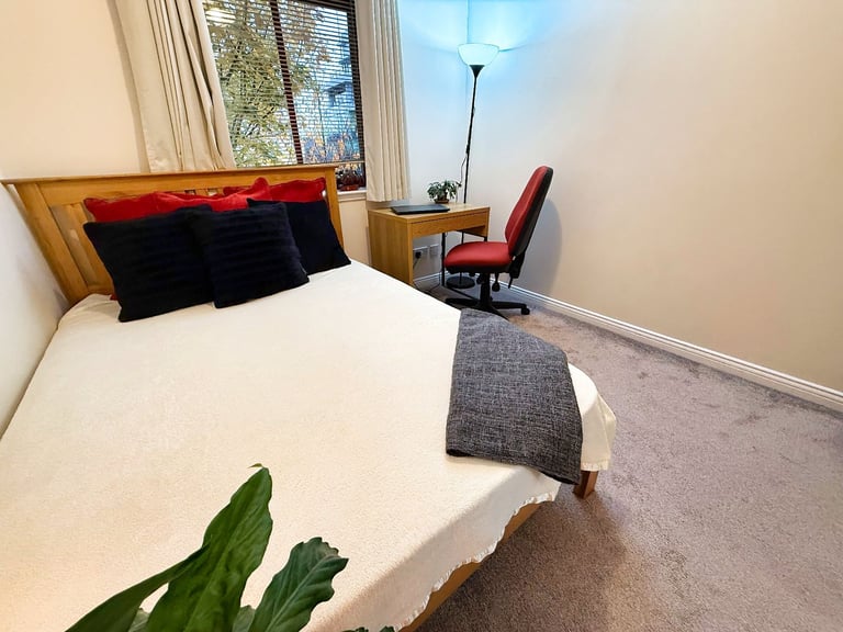 Beautiful Ensuite Room for Rent – Edinburgh City Centre ✨