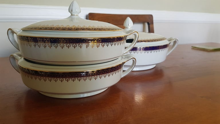 Alfred Meakin Bleu De Roi Tableware 3 Tureen Serving Dishes plus Gravy Boat
