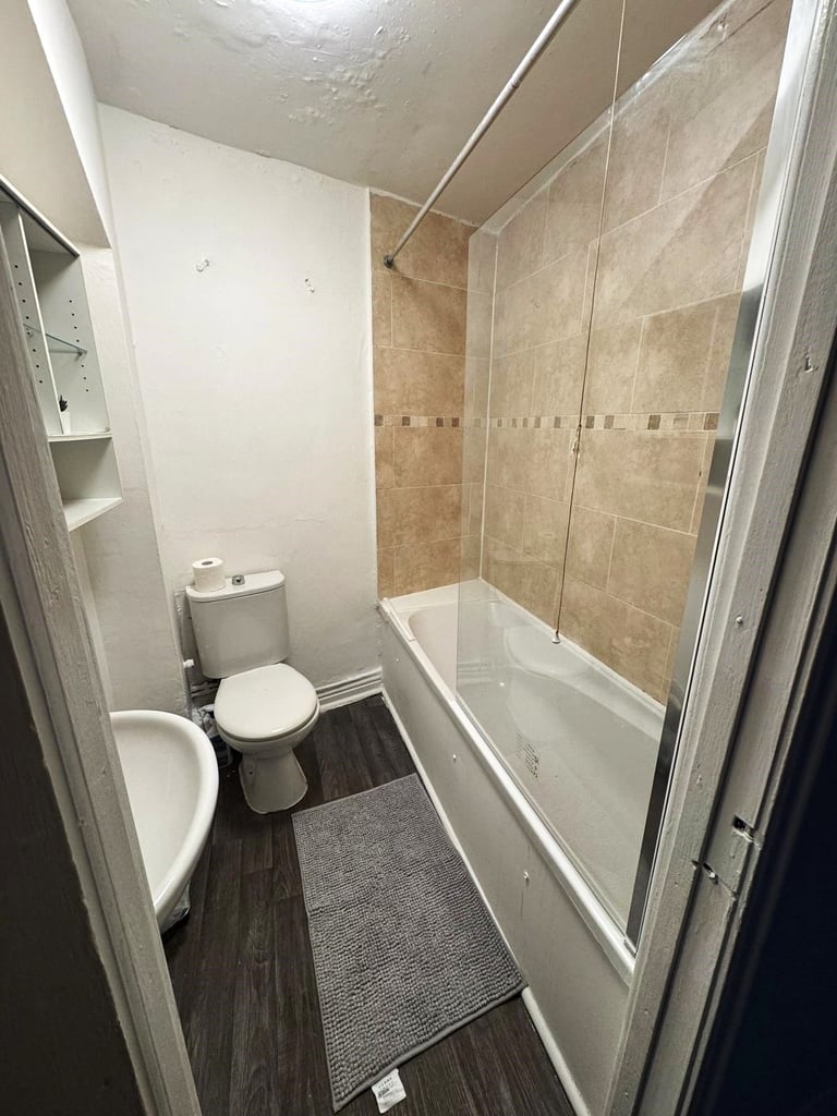 Room in fishponds road 