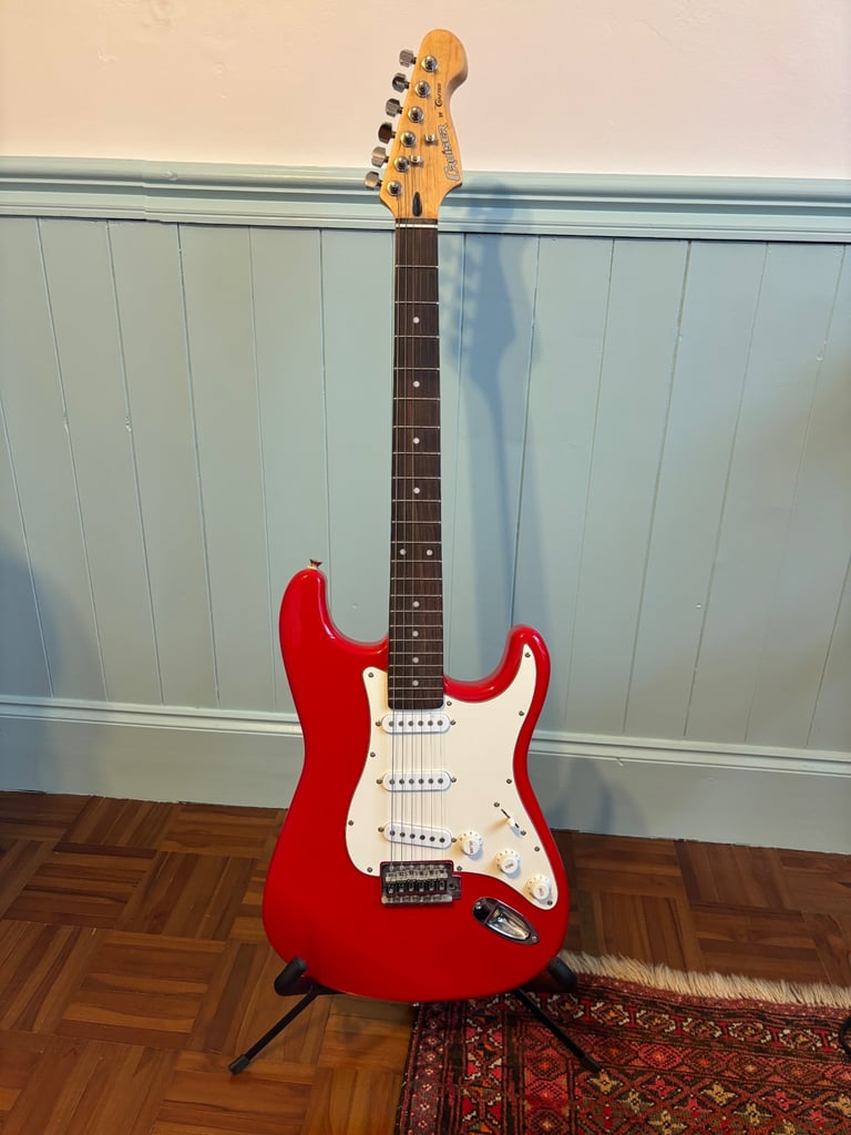 Cruiser by Crafter Red Stratocaster electric guitar