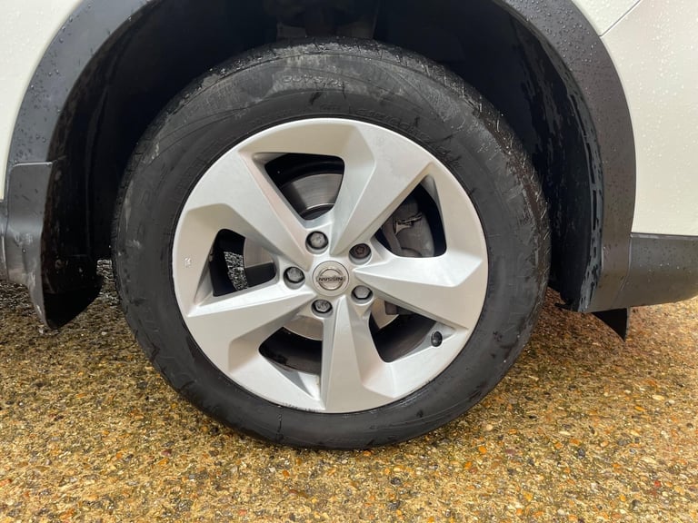 2017 Nissan Qashqai 1.2 DIG-T Acenta XTRON Euro 6 (s/s) 5dr HATCHBACK Petrol Automatic