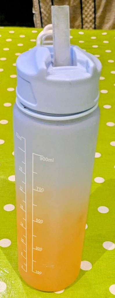 Water Bottle-MOTIVATION-2 LITRE-EXCELLENT CONDITION-PERFECT FOR EVERYDAY-GO ASAP