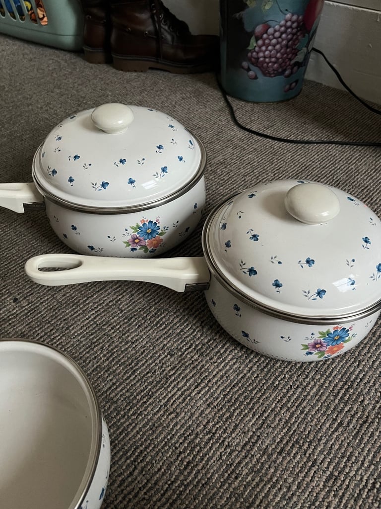 Set of 4 Saucepans 