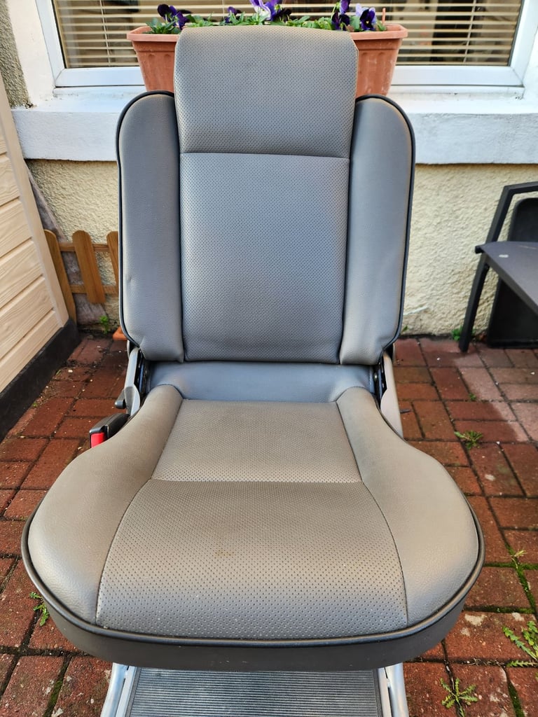 Landrover Discovery 2 HSE Third Row Left Hand Seat