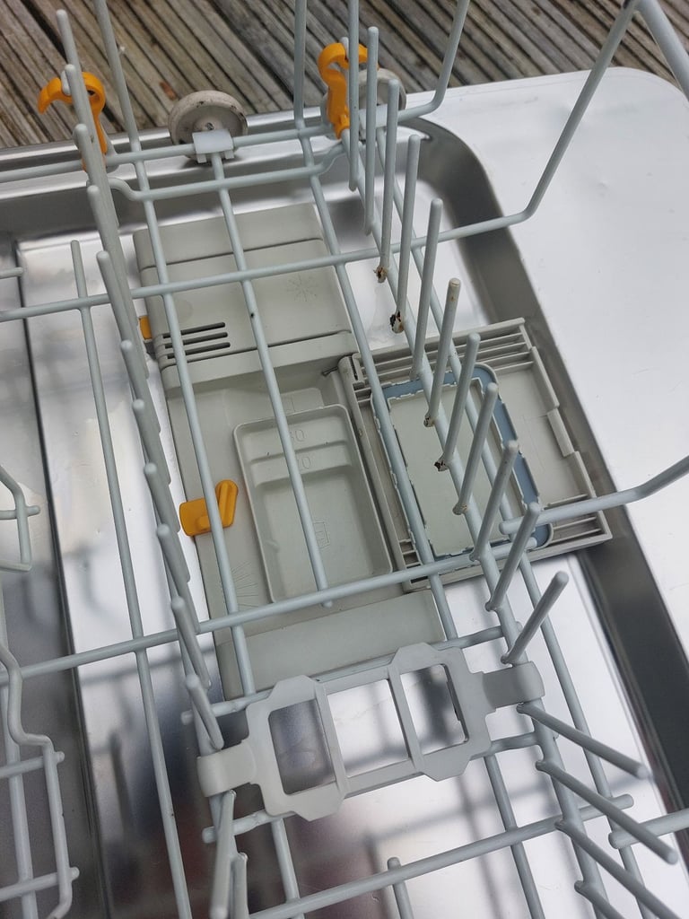 Miele dishwasher G4203 sc white full size
