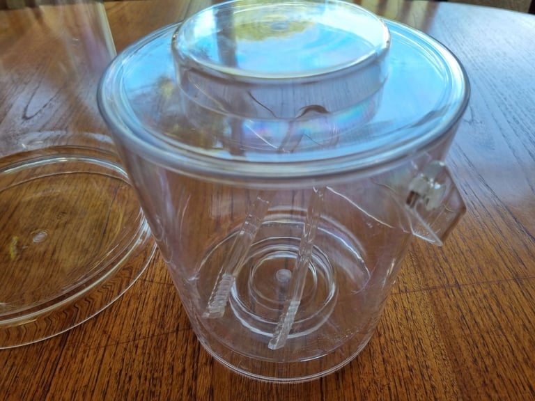 Picnic drinks dispenser and ice bucket