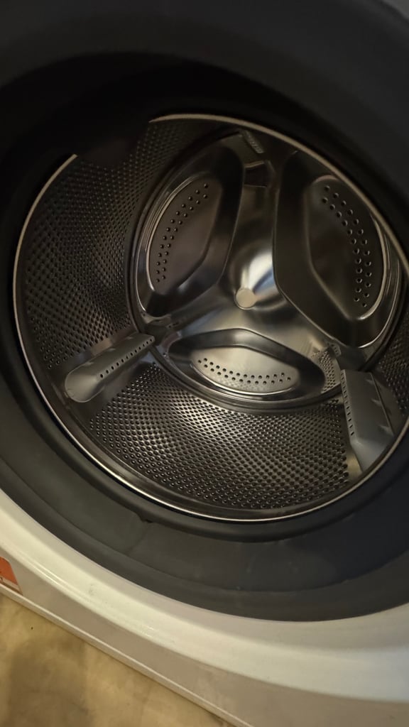 Priced to sell quickly Hotpoint washing machine 