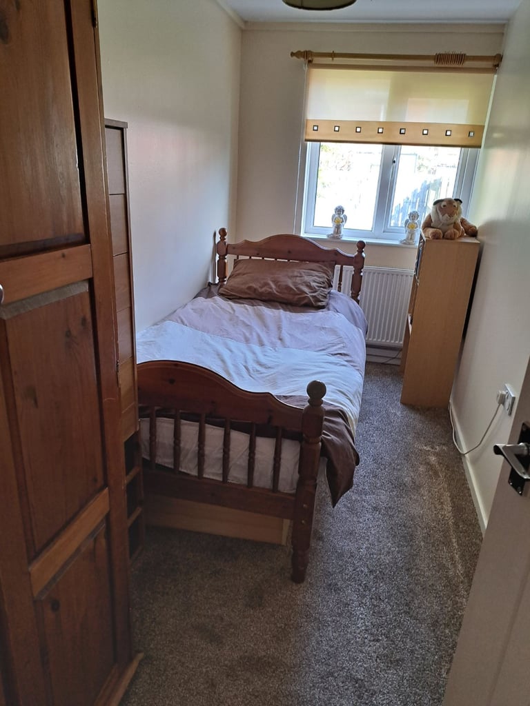 Spacious, two storey semi, g/f/f