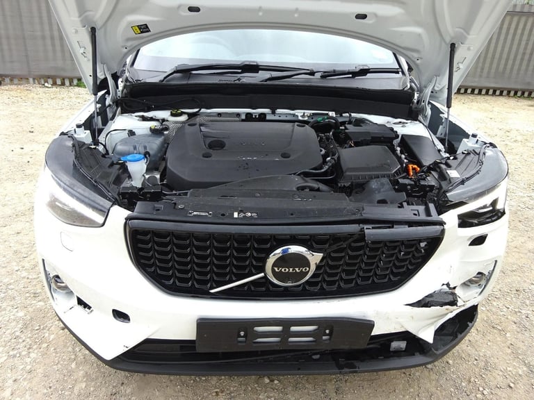 2024 24 REG VOLVO XC40 ULTIMATE B3 AUTO DAMAGED REPAIRABLE SALVAGE