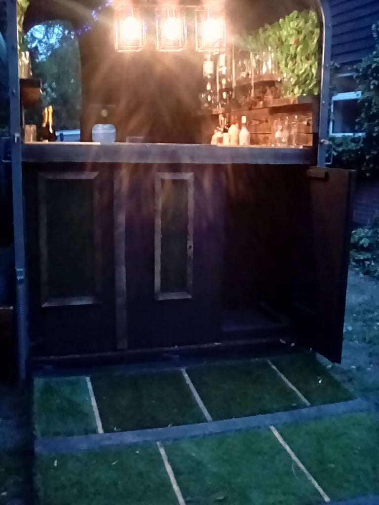 Gin/beer bar Great opportunity to earn extra cash