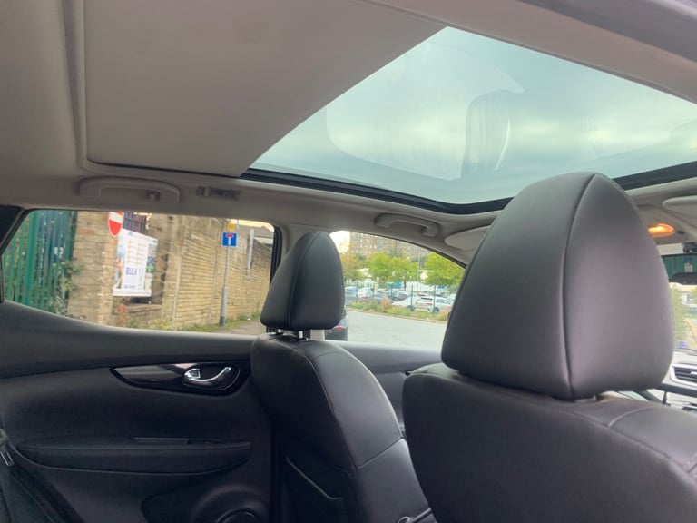 2015 Nissan Qashqai 1.5 dCi Tekna 5dr HATCHBACK Diesel Manual