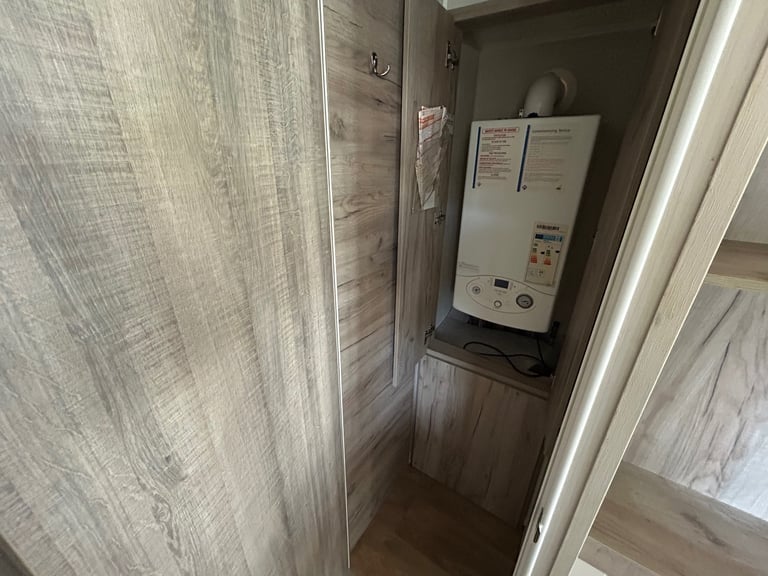 Mobile home for sale - 11.5 month season - Burgh Castle, Great Yarmouth