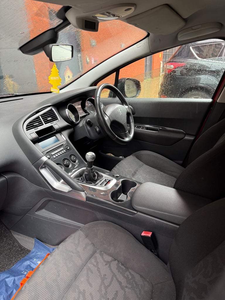 Peugeot, 3008, Hatchback, 2012, Manual, 1598 (cc), 5 doors