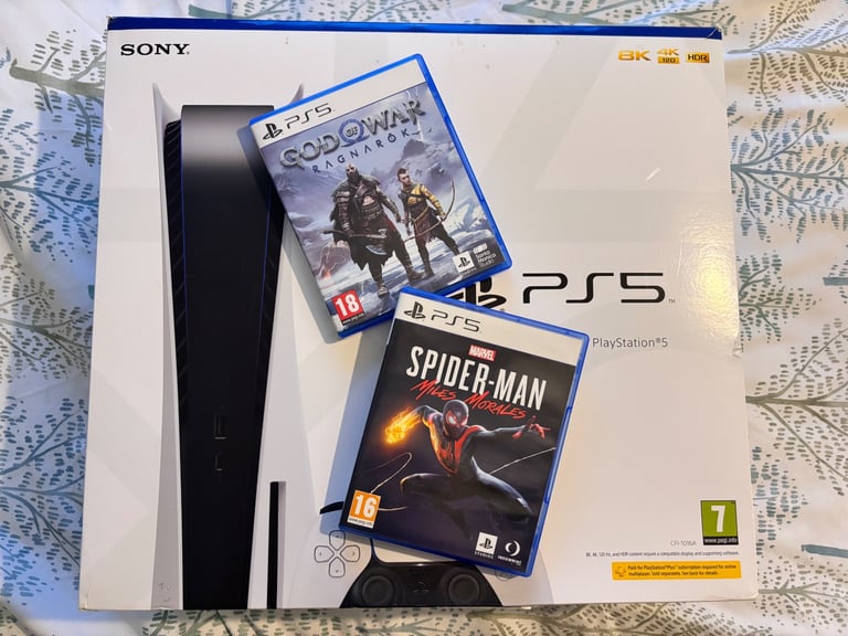 PS5 disc edition 825g with 2x controllers and games