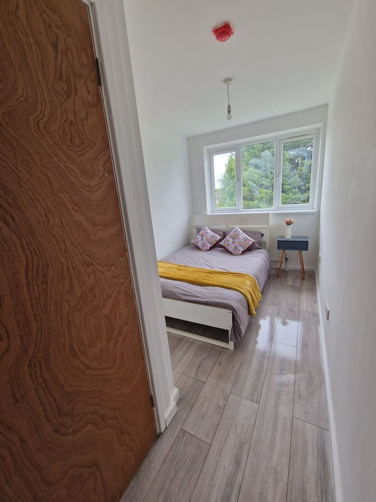 Room to let rent single ensuite luton town cheap lu1 universal dss credit benefits