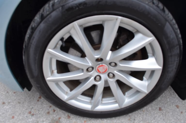 2012 Jaguar XF 2.2d Premium Luxury 4dr Auto SALOON DIESEL Automatic