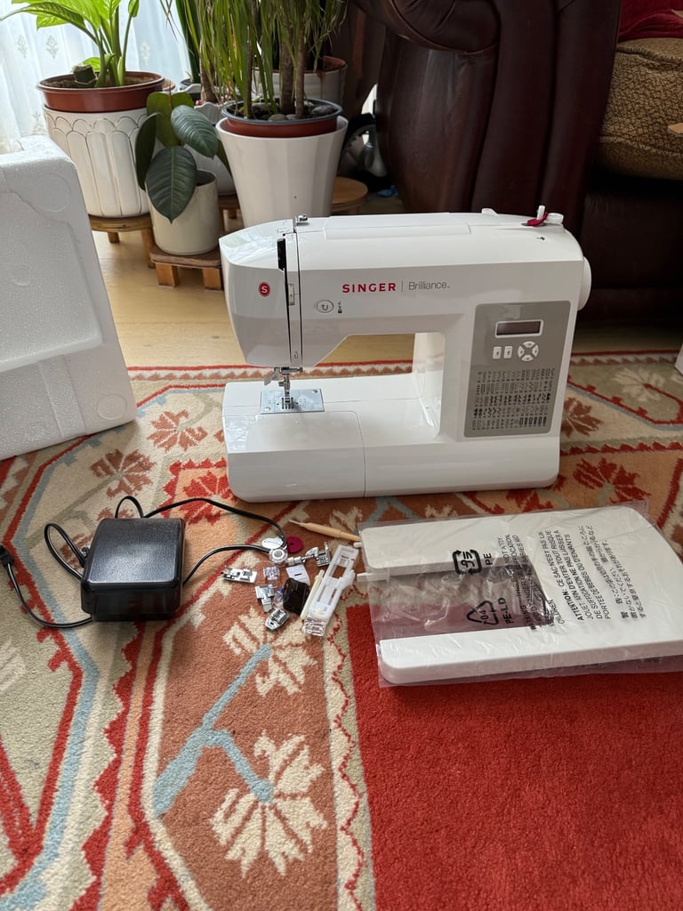  The Singer Brilliance 6180 sewing machine 