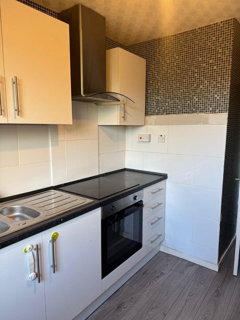 2 Bedroom Flat, Greenbank Place, Dundee