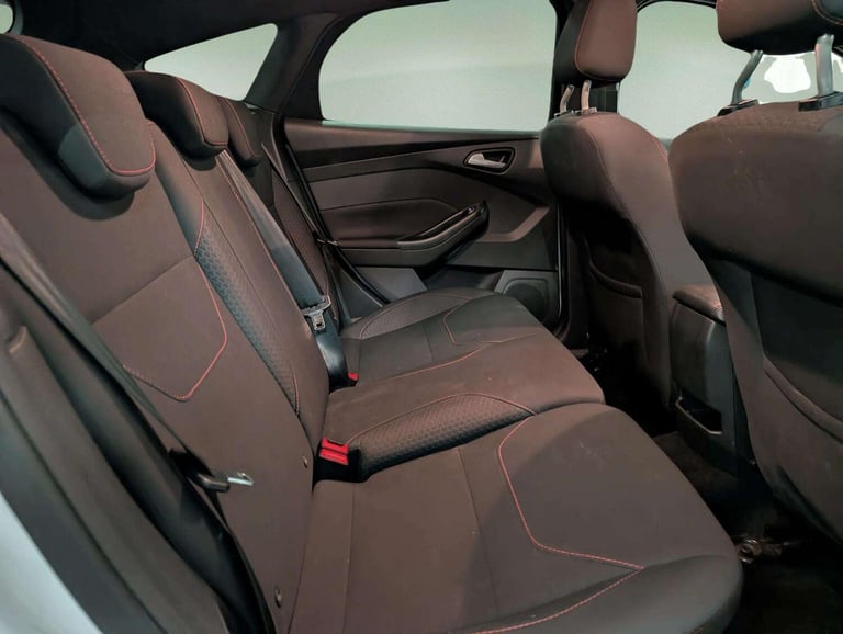 2017 Ford Focus 1.0T EcoBoost ST-Line Euro 6 (s/s) 5dr HATCHBACK Petrol Manual