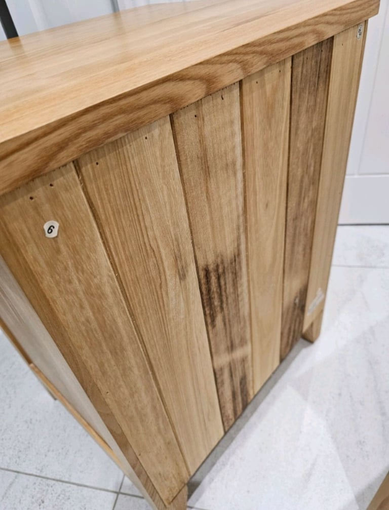 Lovely solid Oak bedside tables x2