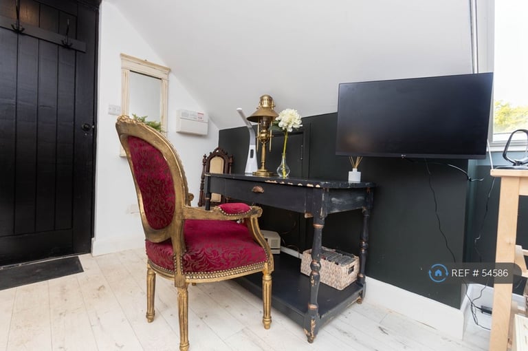 Studio flat in Pickwell Lane, Rh17 5Rh, RH17 (#54586)