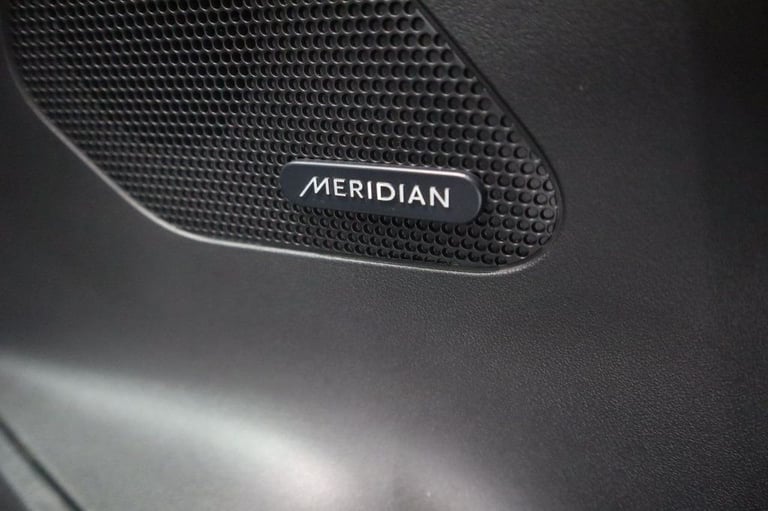 2019 68 JAGUAR F-PACE 3.0 D300 V6 S SUV 5DR DIESEL AUTO AWD EURO 6 (S/S) (300 PS