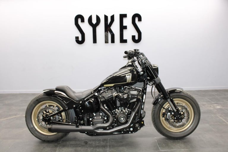 Harley-Davidson FXFBS Softail Fat Bob 114 in Black and Gold  