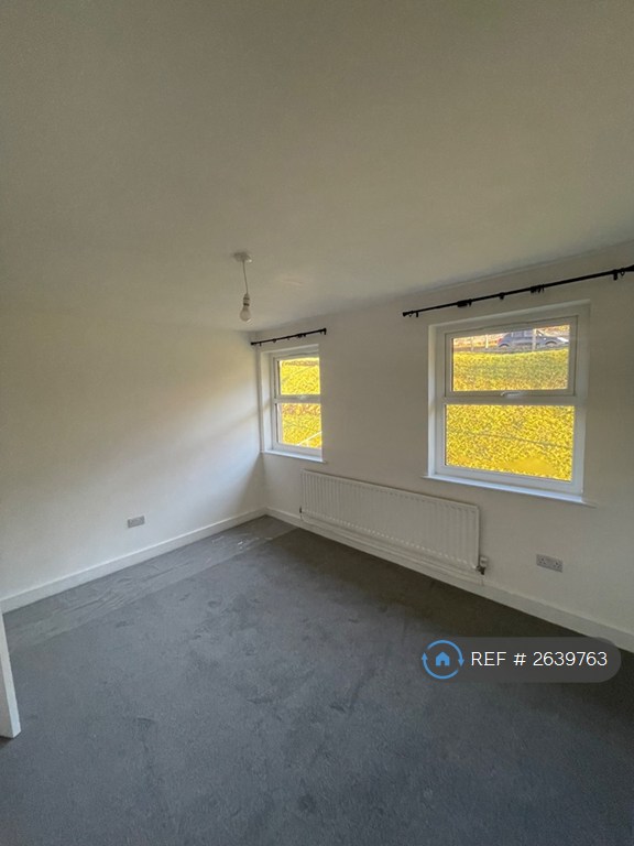3 bedroom house in Channel View, Risca, Newport, NP11 (3 bed) (#2639763)