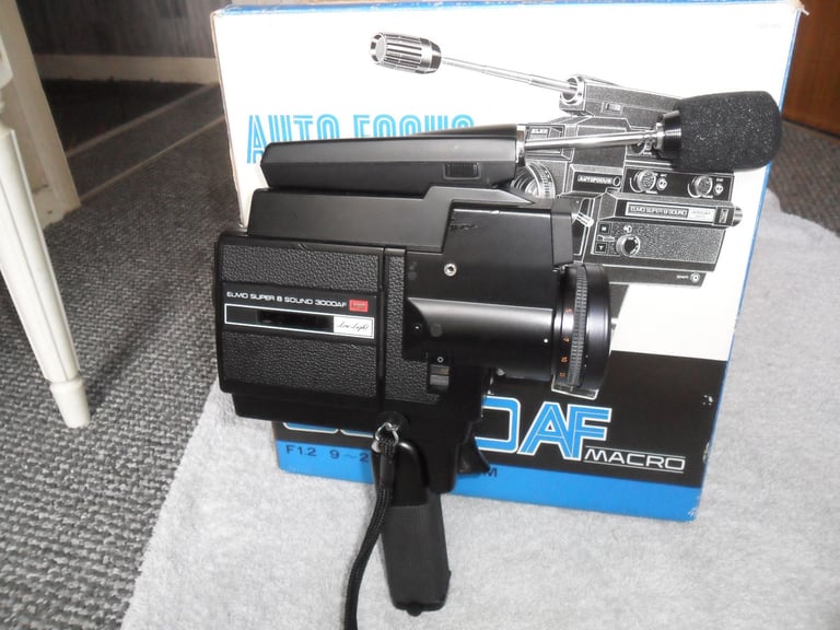 ELMO SUPER 8 XL SOUND 3000AF MACRO AUTO FOCUS CINE CAMERA WITH MICROPHONE. - OFFERS CONSIDERED.