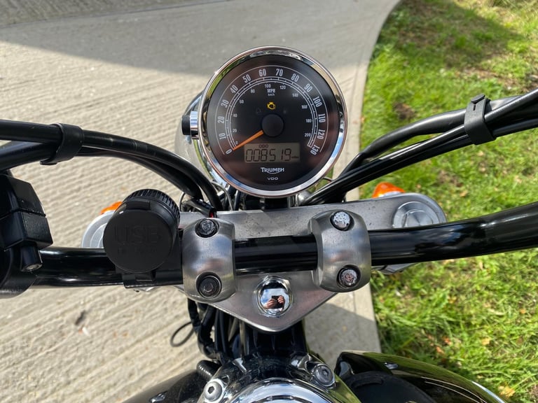 TRIUMPH BONNEVILLE AMERICA 865, 2011, 8,519 MILES, VERY CLEAN CRUISER