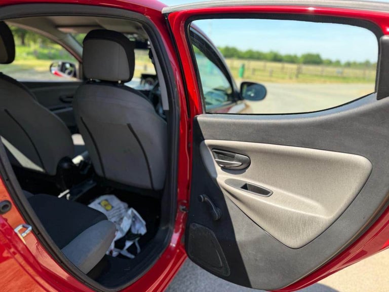 image for Chrysler, YPSILON, Hatchback, 2012, Manual, 1242 (cc), 5 doors