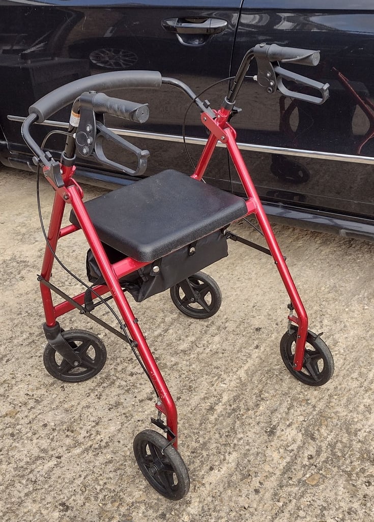 mobility walker with seat 