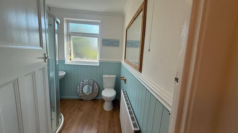 Spacious 4-Bedroom House with 2 Bathrooms in NEW MALDEN