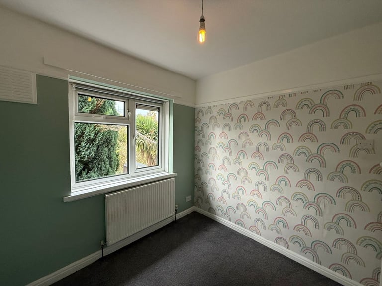 **THREE BEDROOM TERRACED HOUSE TO LET**IDEAL FAMILY HOME**DRIVEWAY**