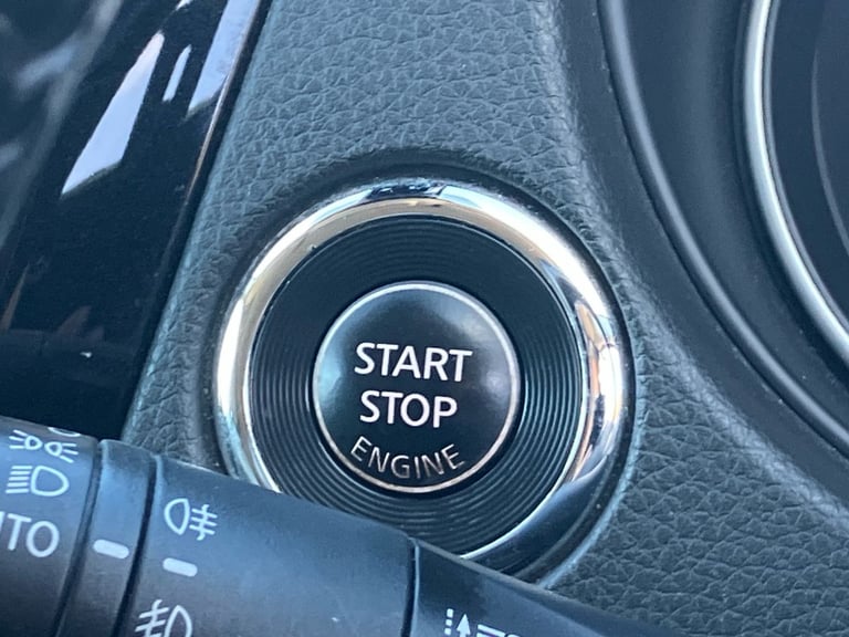 2018 Nissan Qashqai 1.2 DiG-T Tekna 5dr SUV PETROL Manual