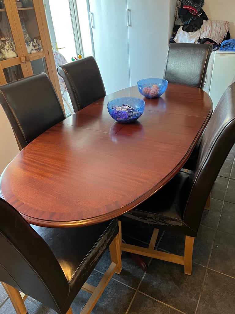 Dining set - perfect for Christmas 🎄🎄🎄🎄