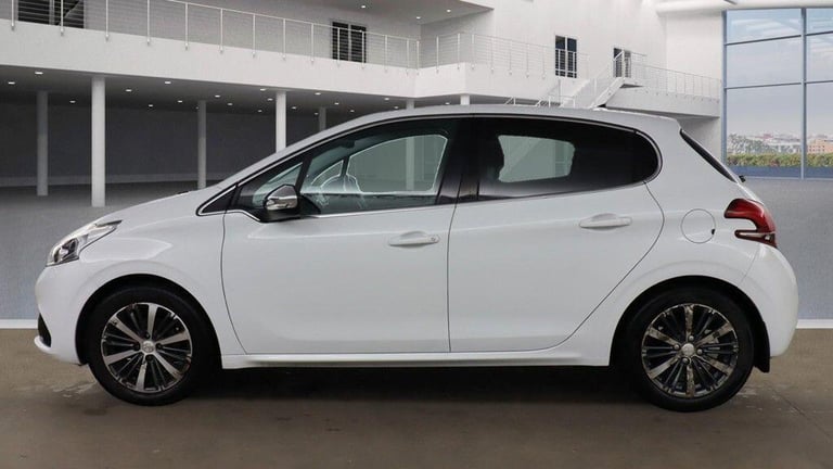 2016 Peugeot 208 1.2 PureTech Allure Euro 6 5dr HATCHBACK Petrol Manual