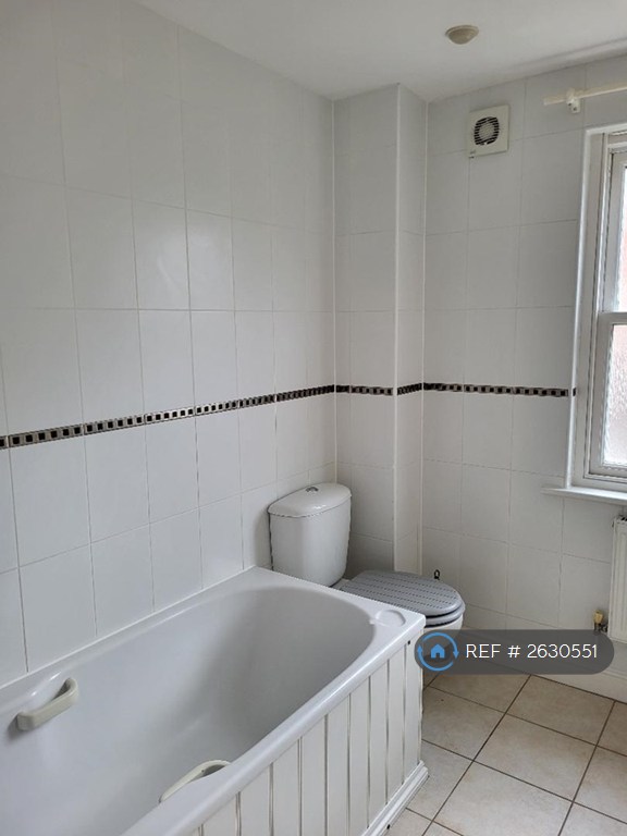 2 bedroom flat in Gainsborough Court, Sudbury, CO10 (2 bed) (#2630551)