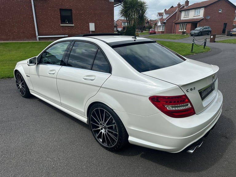 *** 2012 Mercedes-Benz C63 AMG 6.2 V8 460 BHP *** SUN-ROOF 