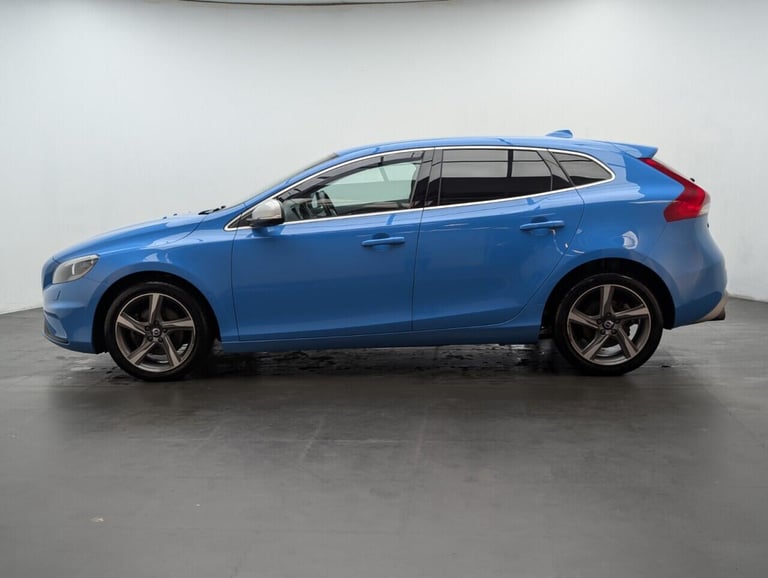 2015 Volvo V40 2.0 D2 R-Design Lux Nav Hatchback 5dr Diesel Manual Euro 6 (s/s) (120 ps) - HATCHB...
