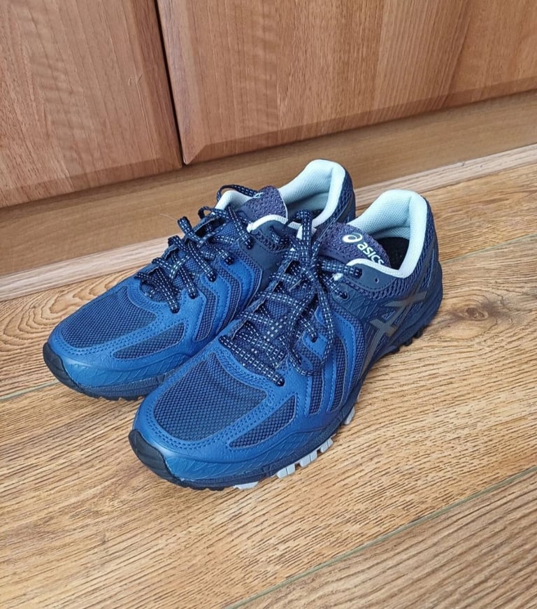 Boys/Mens Blue Asics Gel Attack Trainers Size 7